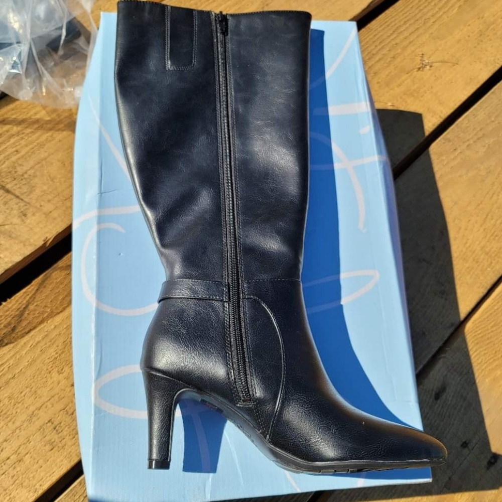 Boots - Picture 3 of 4
